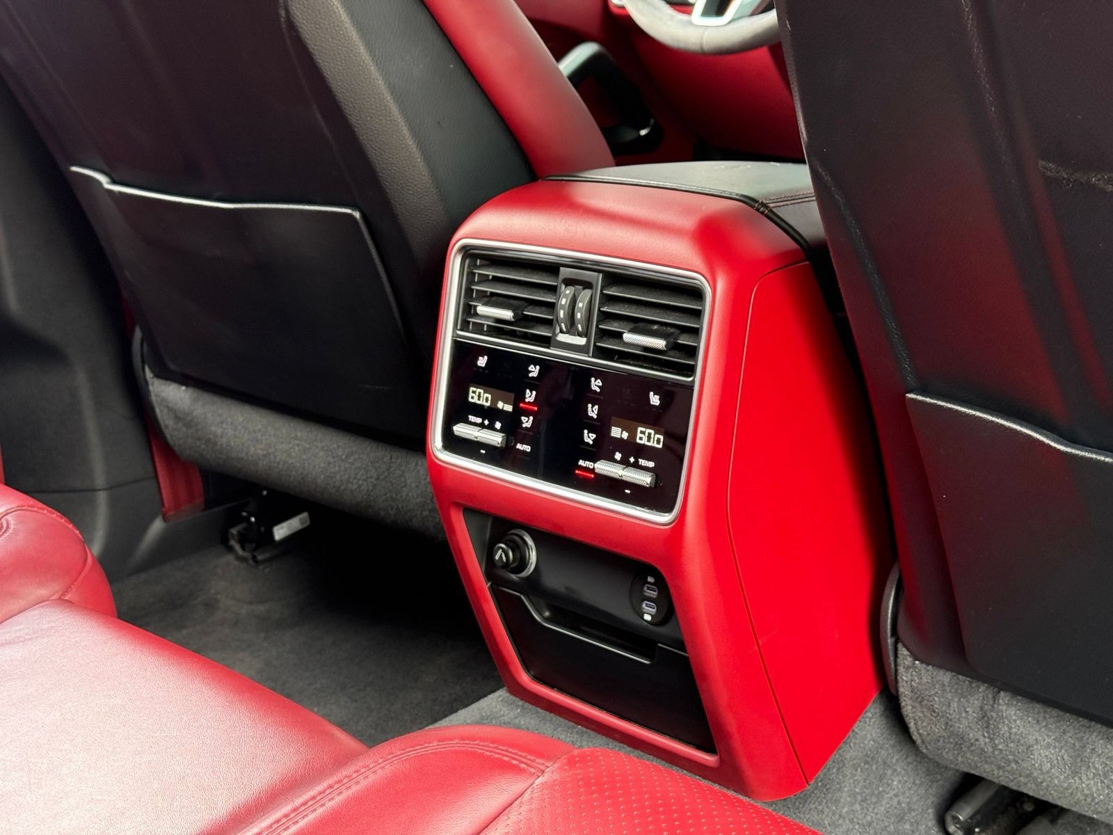 Used 2023 Porsche Cayenne GTS AWD/4WD image 25
