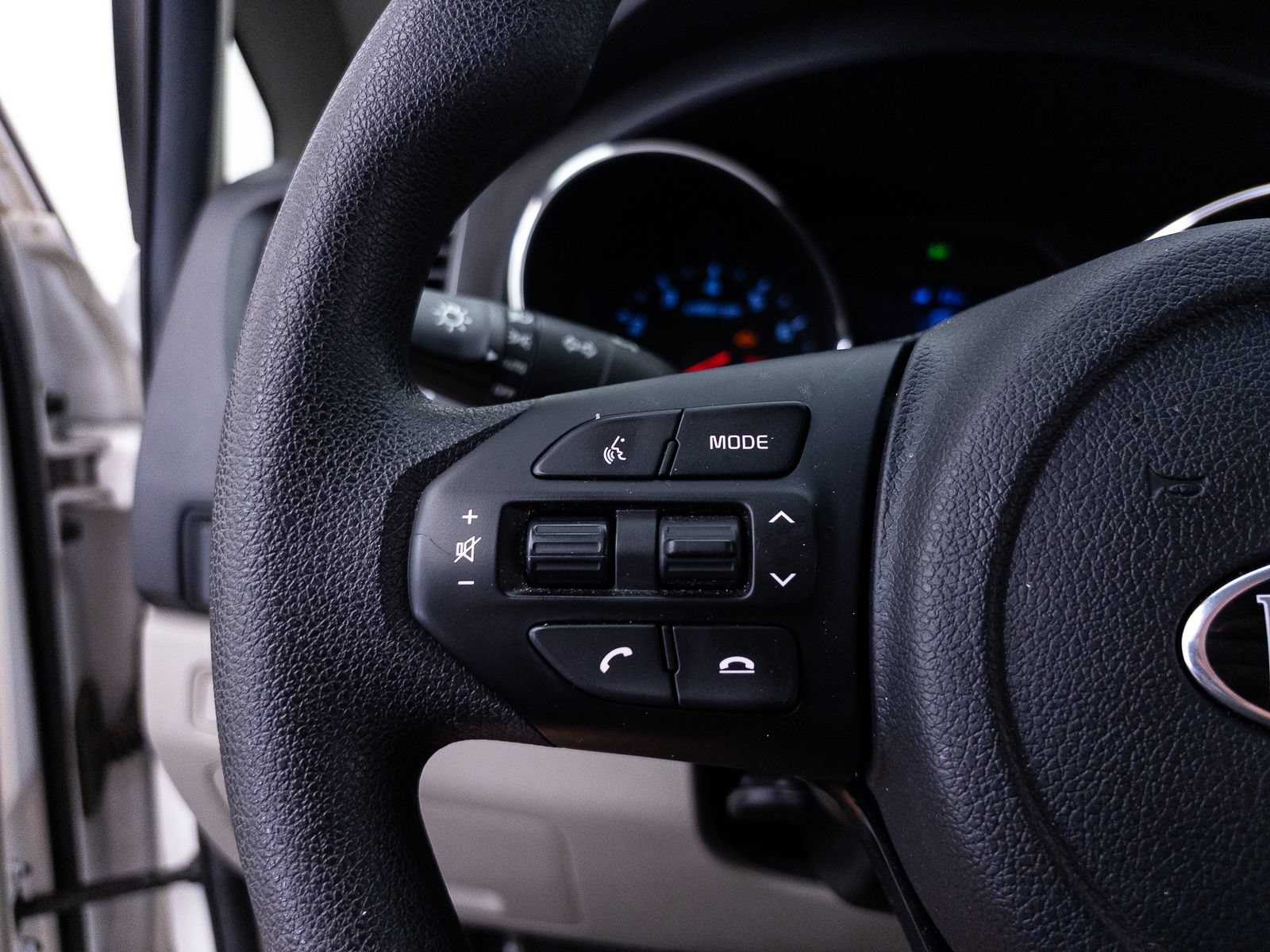 Used 2019 Kia Sedona LX FWD image 25