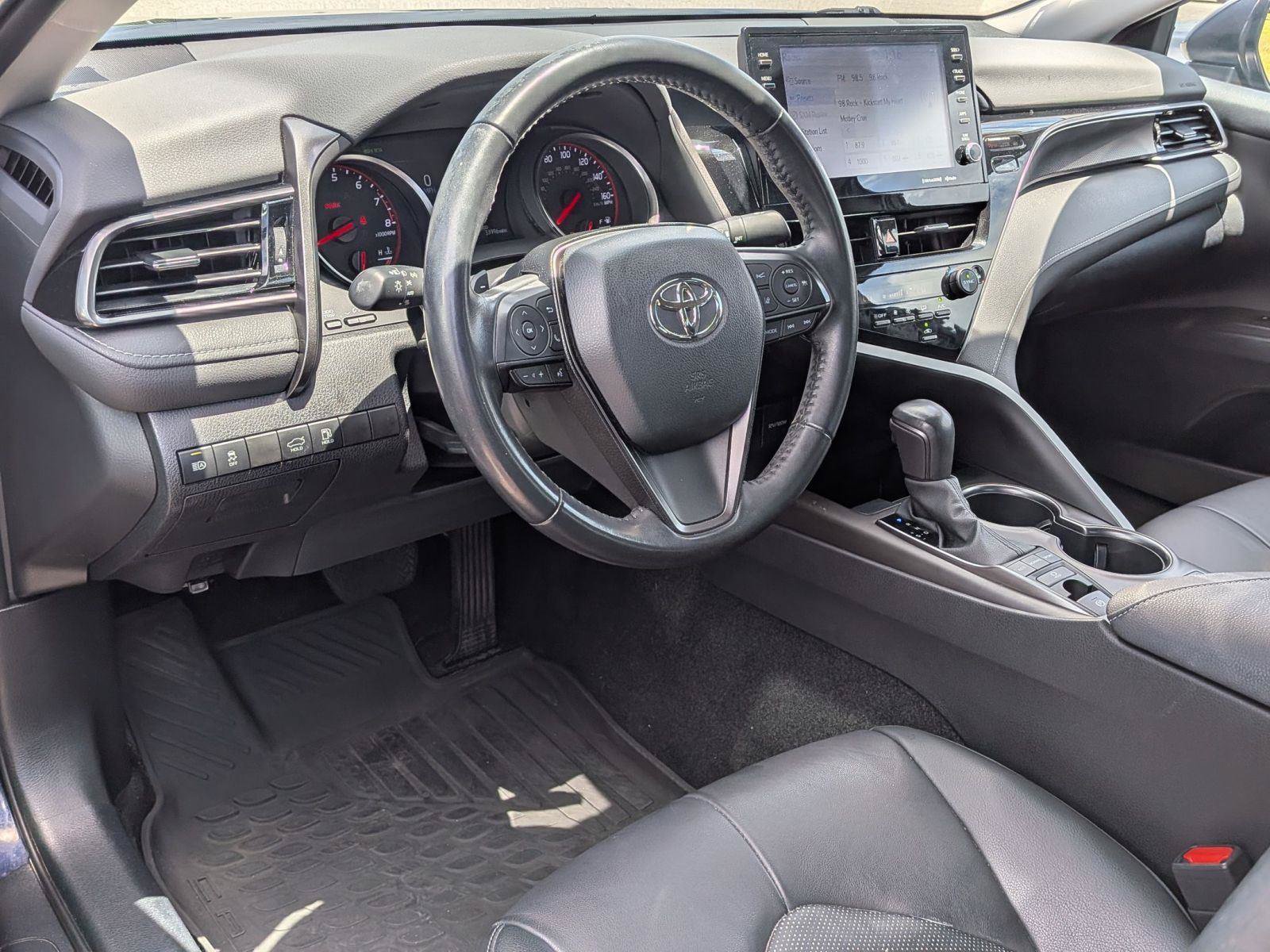 Used 2022 Toyota Camry XSE FWD image 9