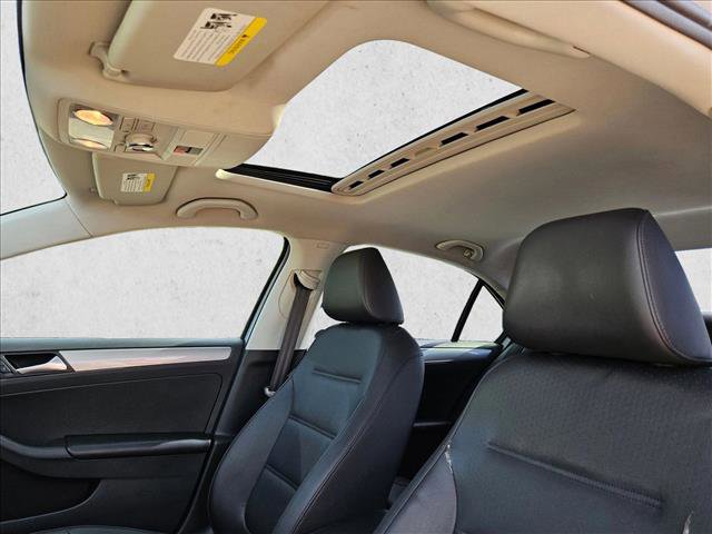 Used 2017 Volkswagen Jetta SE image 13