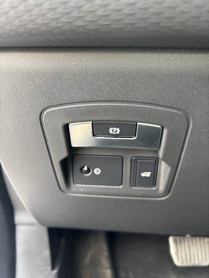 Used 2019 Land Rover Range Rover Velar R-Dynamic SE AWD/4WD image 9
