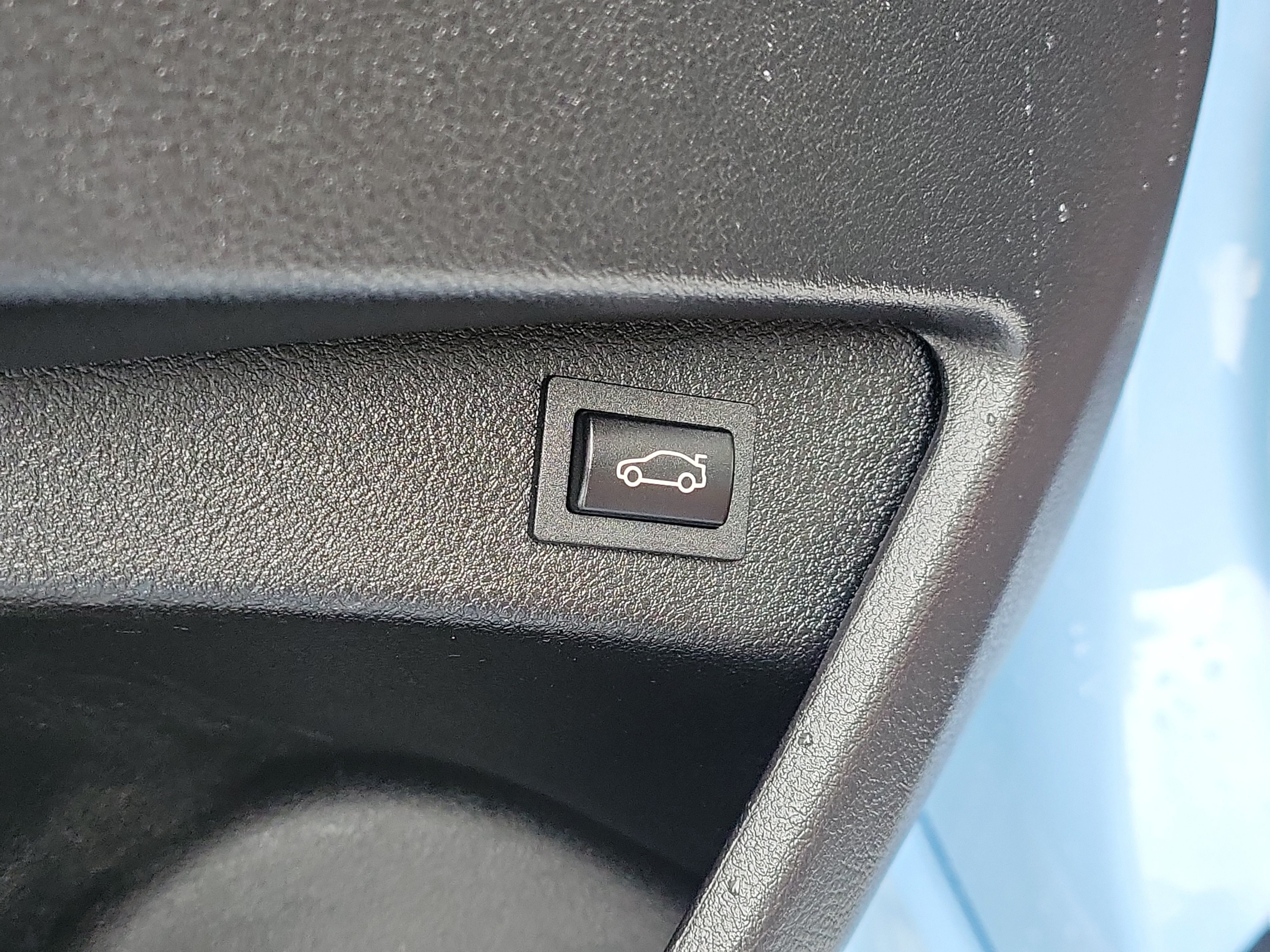 Used 2025 BMW M240i Coupe RWD image 16