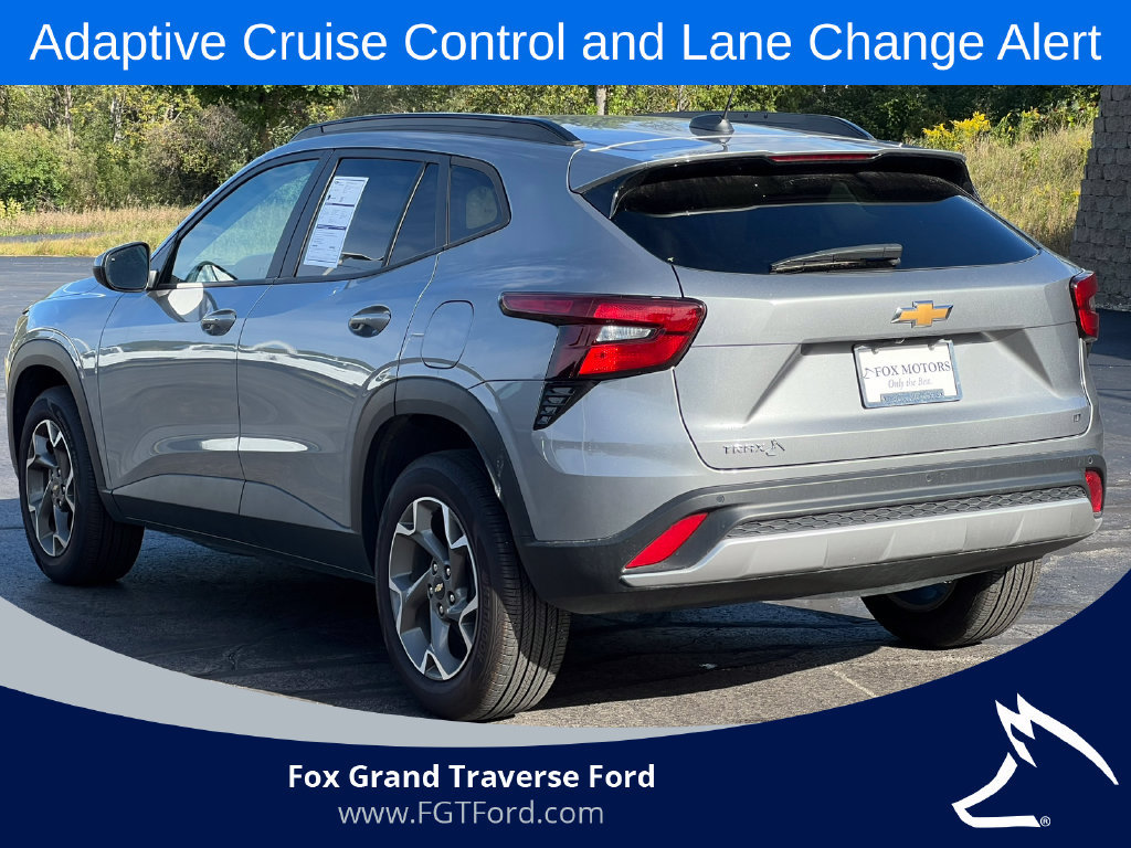 Used 2025 Chevrolet Trax LT w/ Driver Confidence Package FWD image 40