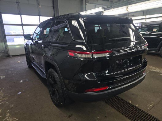 Used 2024 Jeep Grand Cherokee Limited w/ Luxury Tech Group II image 6