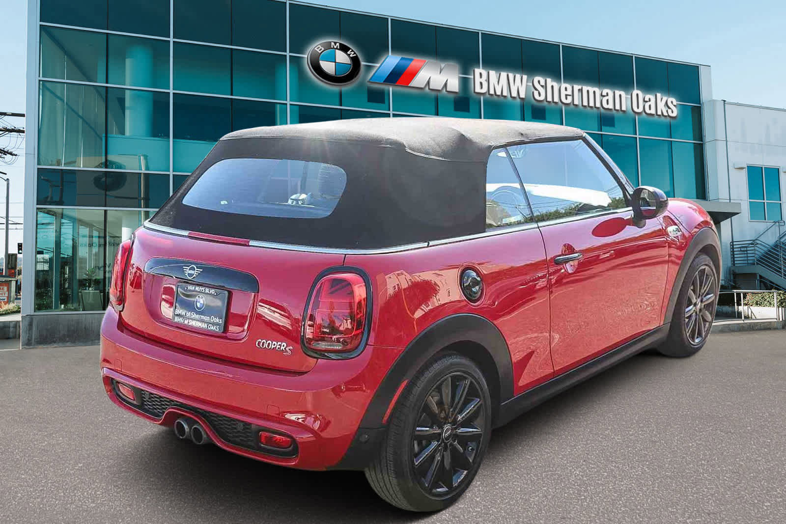 Used 2019 MINI Cooper S w/ Premium Package image 4