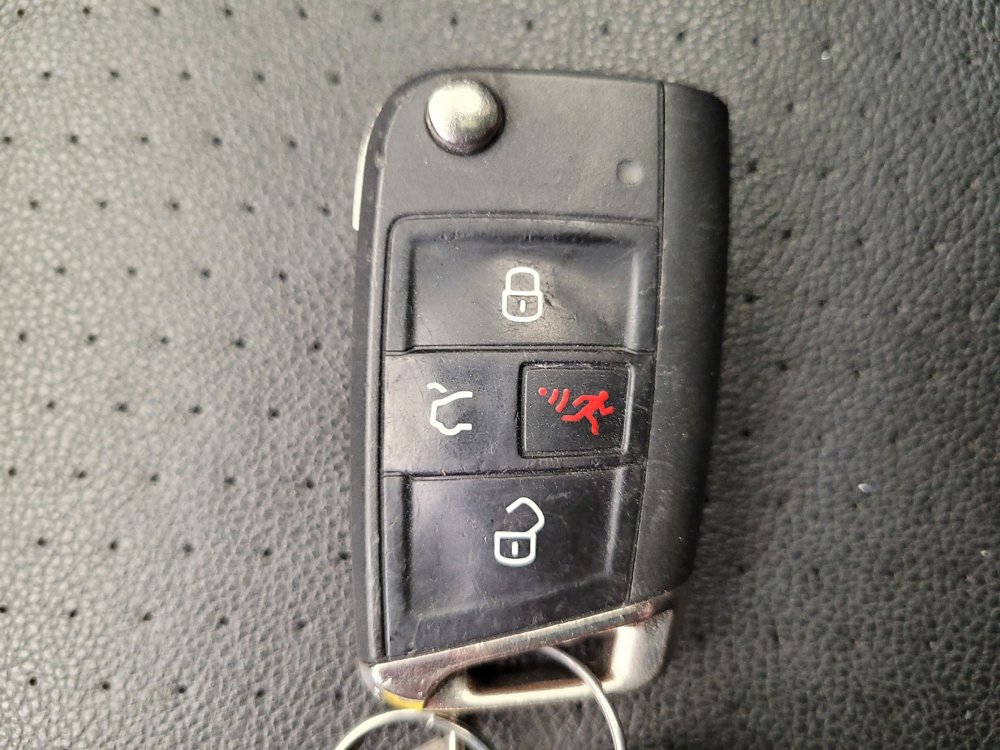 Used 2021 Volkswagen Tiguan SE image 32