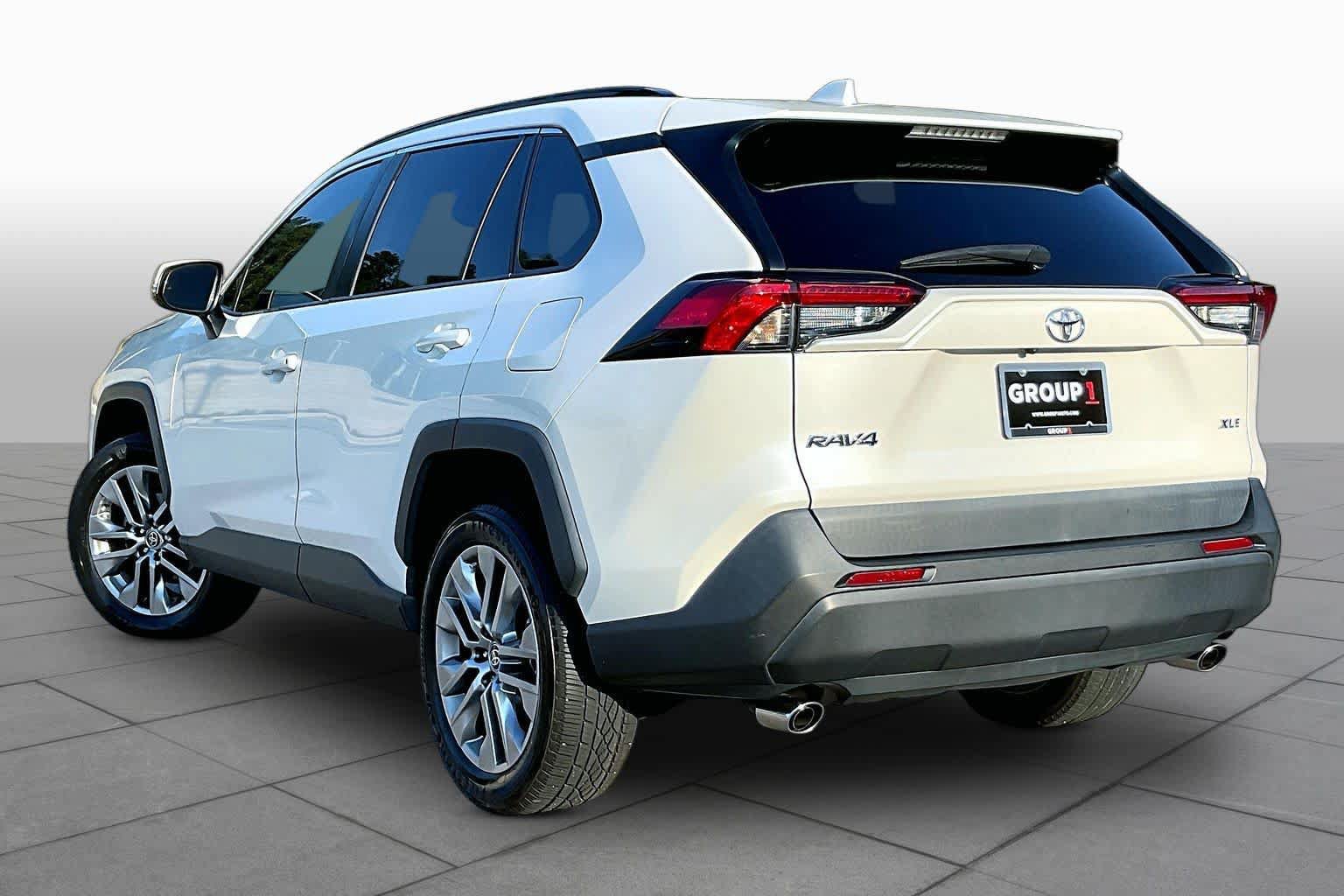 Used 2022 Toyota RAV4 XLE Premium FWD image 12
