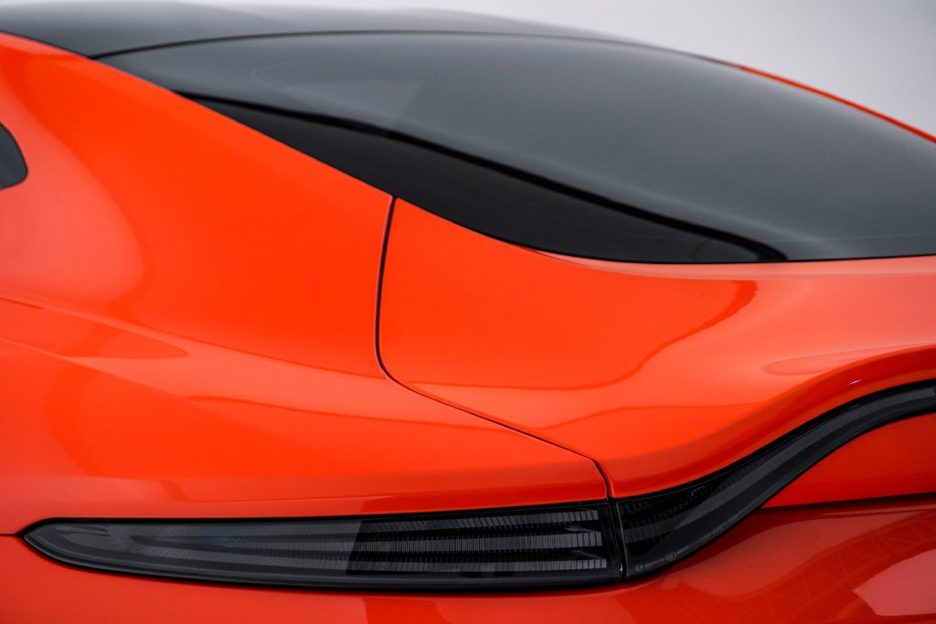 Used 2025 Aston Martin V8 Vantage Coupe RWD image 13