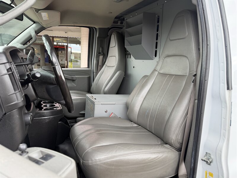 Used 2021 Chevrolet Express 3500 w/ Driver Convenience Package RWD image 10