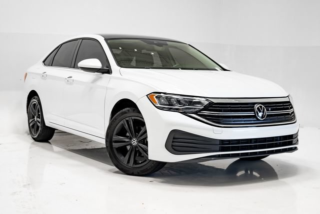 Used 2024 Volkswagen Jetta SE w/ Panoramic Sunroof Package FWD image 5