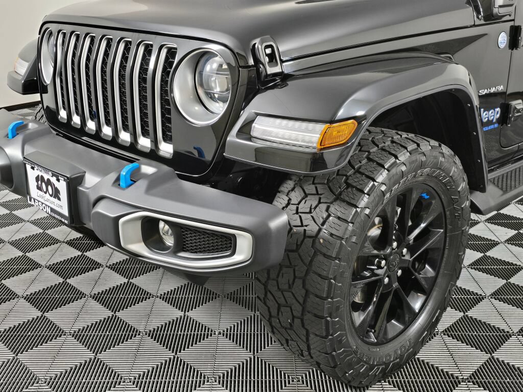 Used 2023 Jeep Wrangler Unlimited Sahara w/ Cold Weather Group AWD/4WD image 10