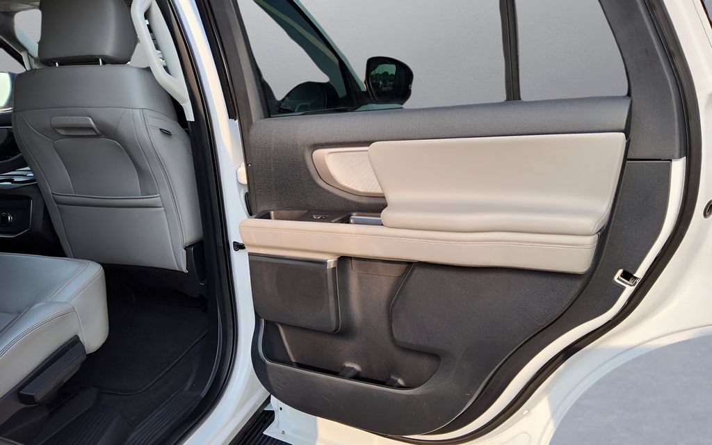 Used 2025 Ford Expedition Active AWD/4WD image 43