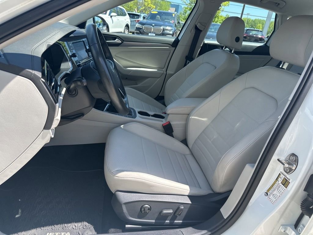 Used 2023 Volkswagen Jetta SE FWD image 13