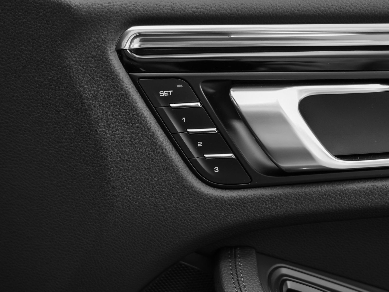 Certified 2025 Porsche Macan image 19