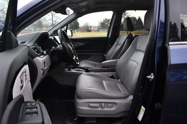 Used 2019 Honda Pilot Touring image 16