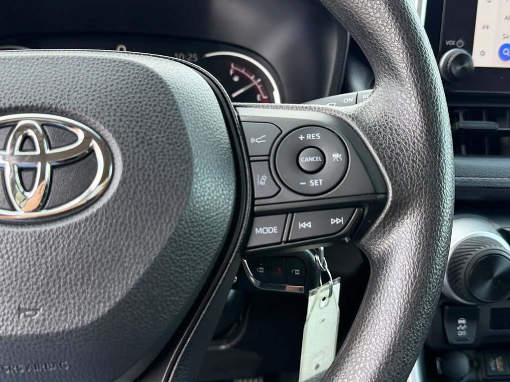 Used 2025 Toyota RAV4 LE AWD/4WD image 19