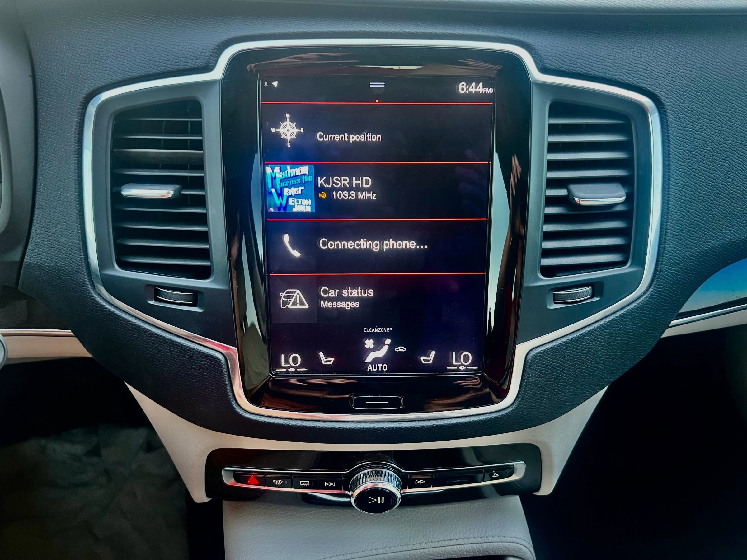 Used 2017 Volvo XC90 T5 Momentum w/ Vision Package image 18