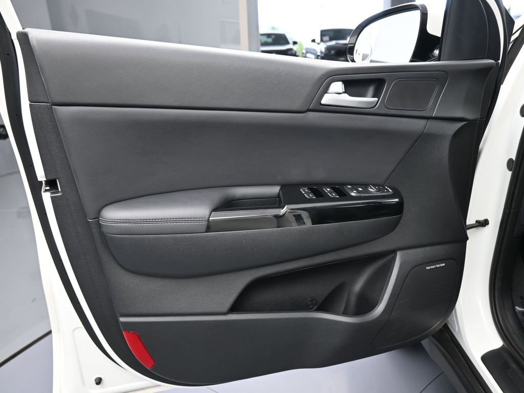 Used 2021 Kia Sportage EX w/ EX Technology Package image 17