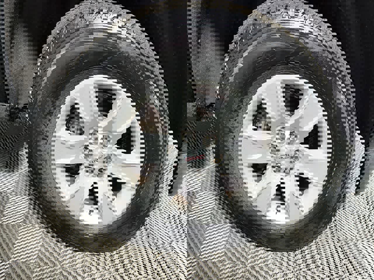 Used 2016 GMC Canyon SLE w/ SLE Convenience Package image 10