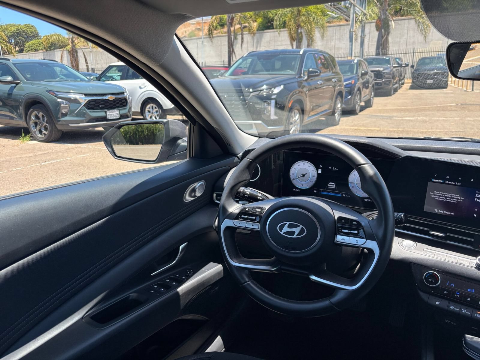 Used 2025 Hyundai Elantra SEL FWD image 35