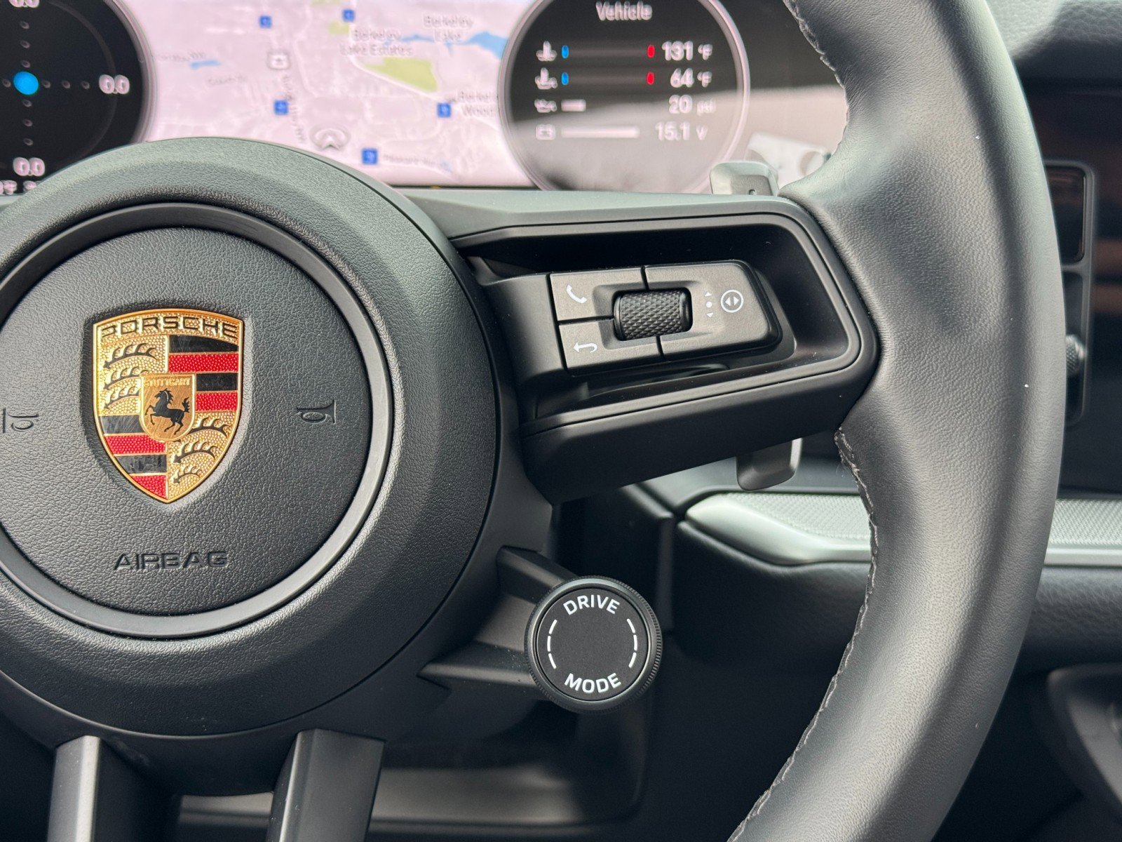 Used 2024 Porsche Cayenne w/ Premium Package image 24