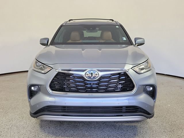 Used 2022 Toyota Highlander Platinum AWD/4WD image 3