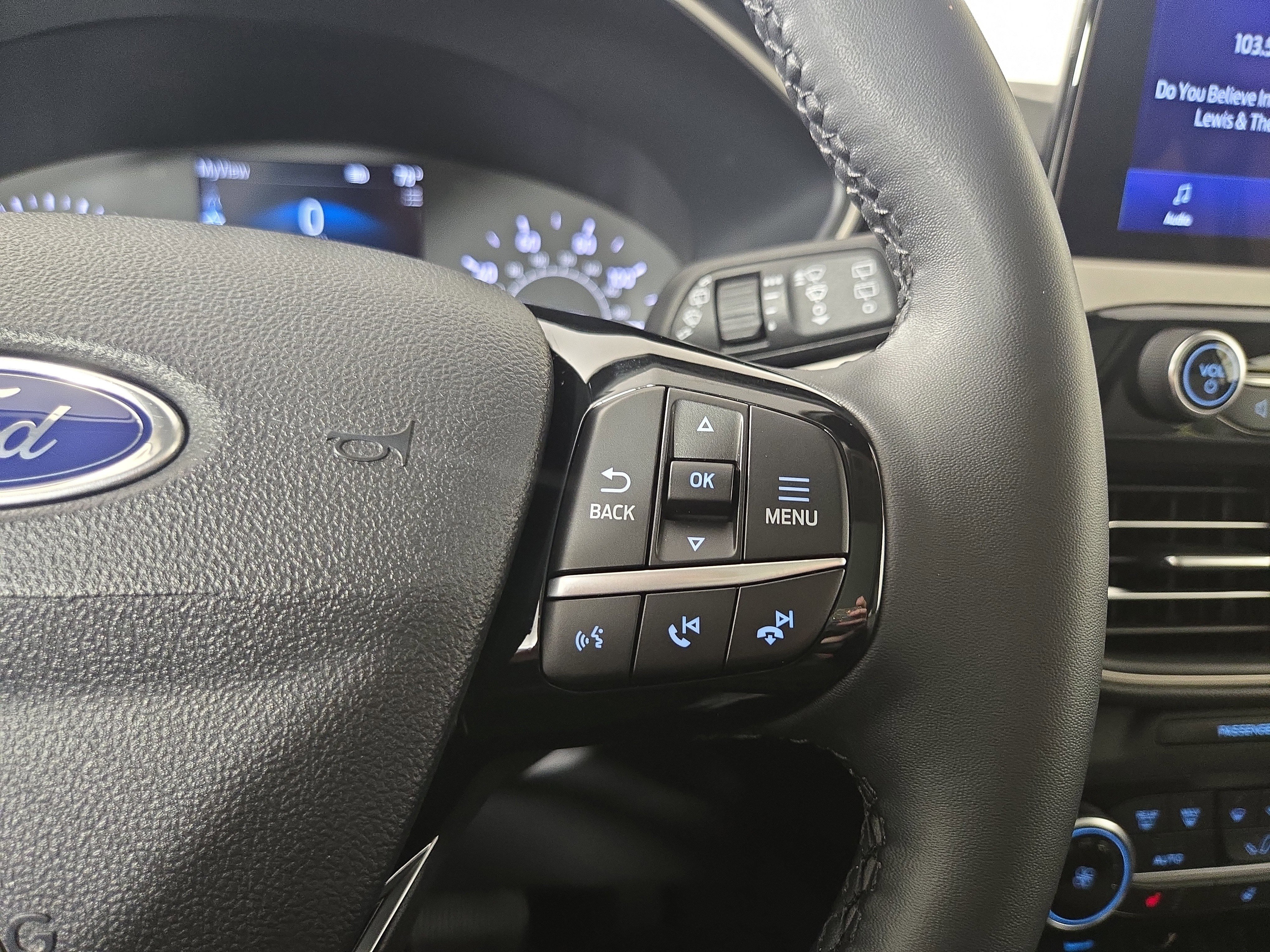 Used 2022 Ford Escape SE w/ Cold Weather Package image 17