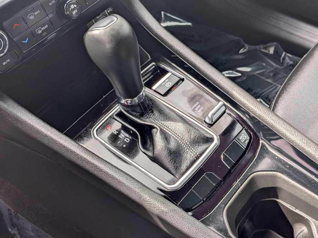 Used 2025 Jeep Compass Limited image 20