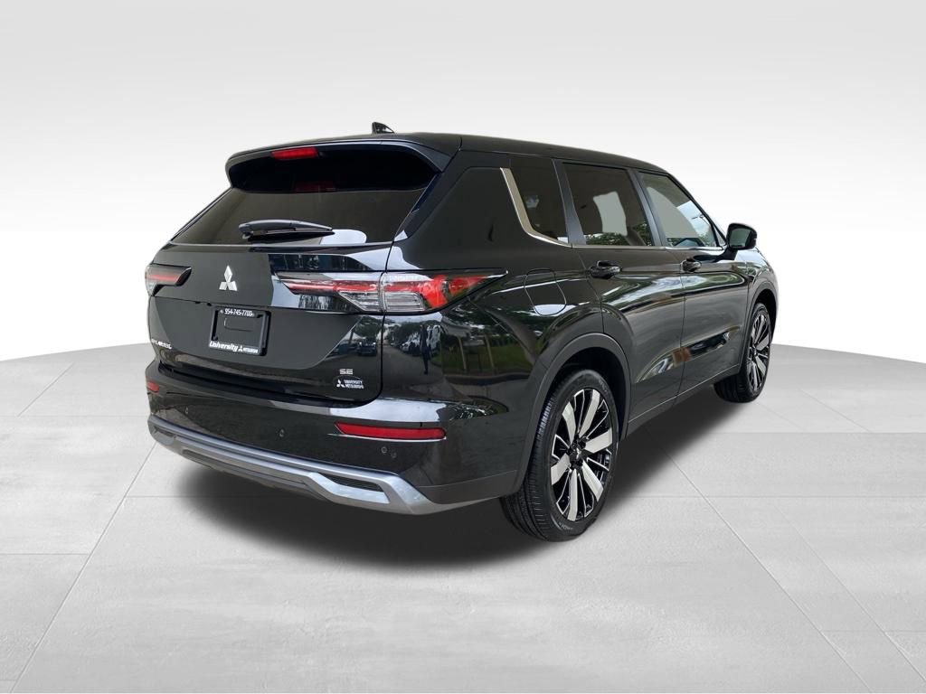New 2025 Mitsubishi Outlander SE image 3