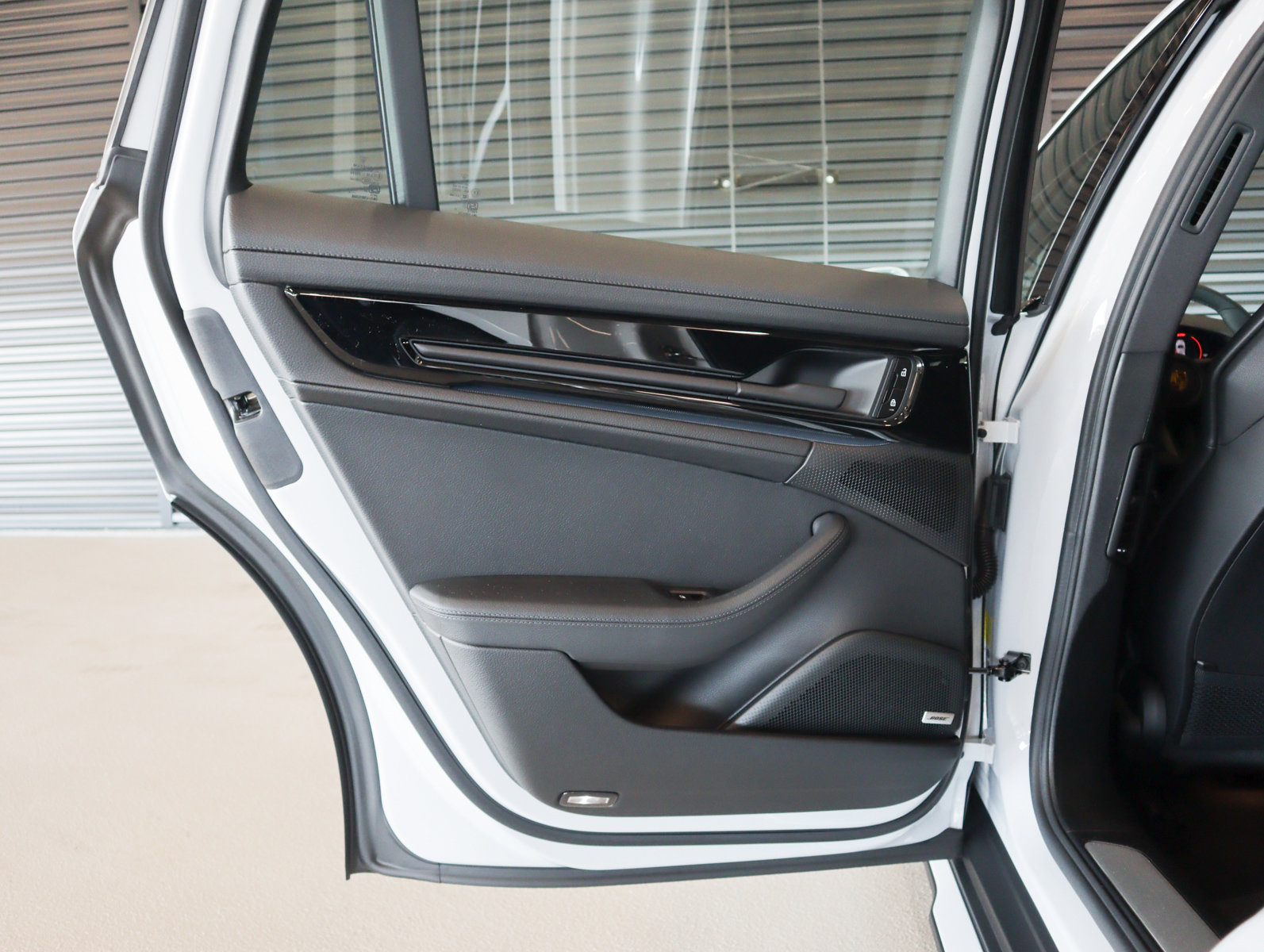 Used 2025 Porsche Panamera 4 image 25