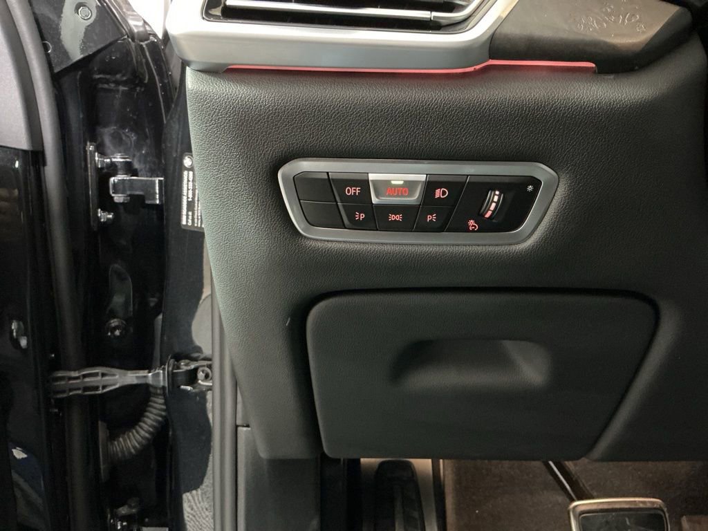 Certified 2022 BMW X5 sDrive40i w/ M Sport Package image 17