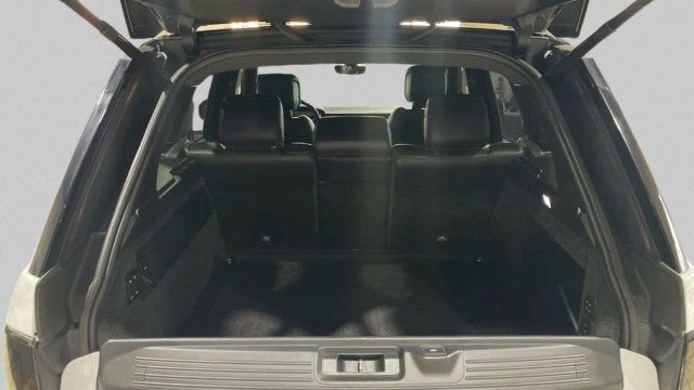 Used 2018 Land Rover Range Rover HSE image 11