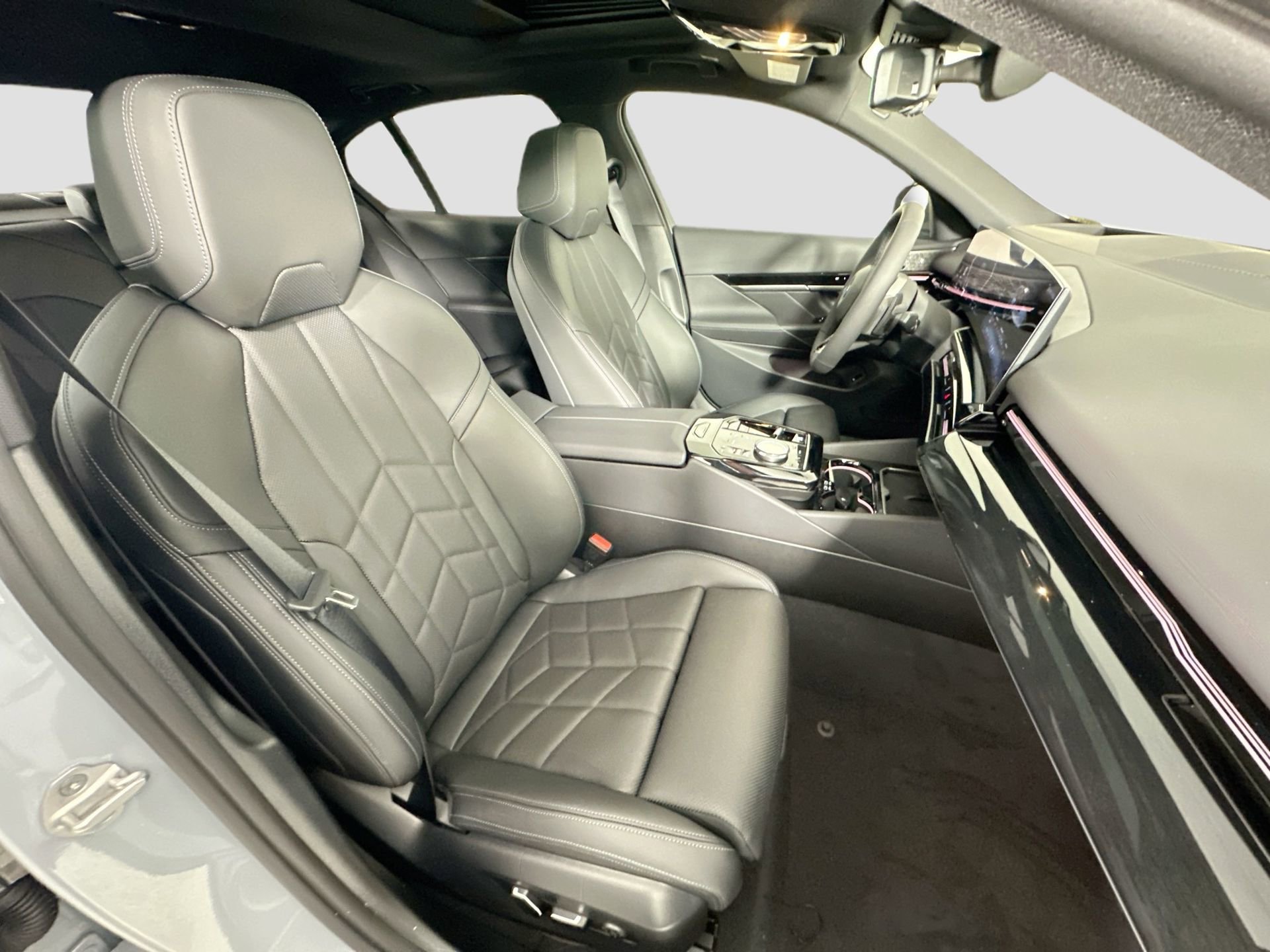 New 2026 BMW 530i xDrive w/ M Sport Package image 29