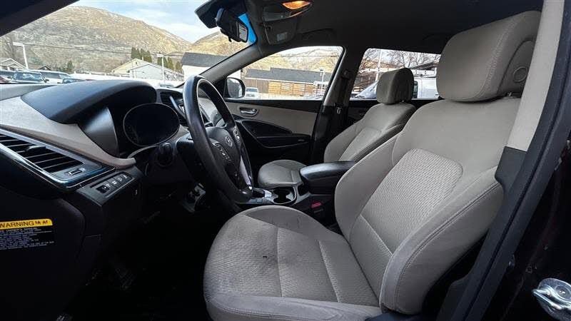 Used 2017 Hyundai Santa Fe SE AWD/4WD image 11