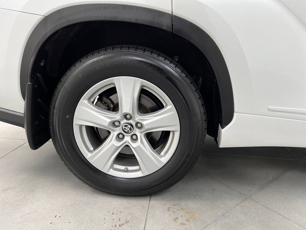 Used 2023 Toyota Highlander LE image 40