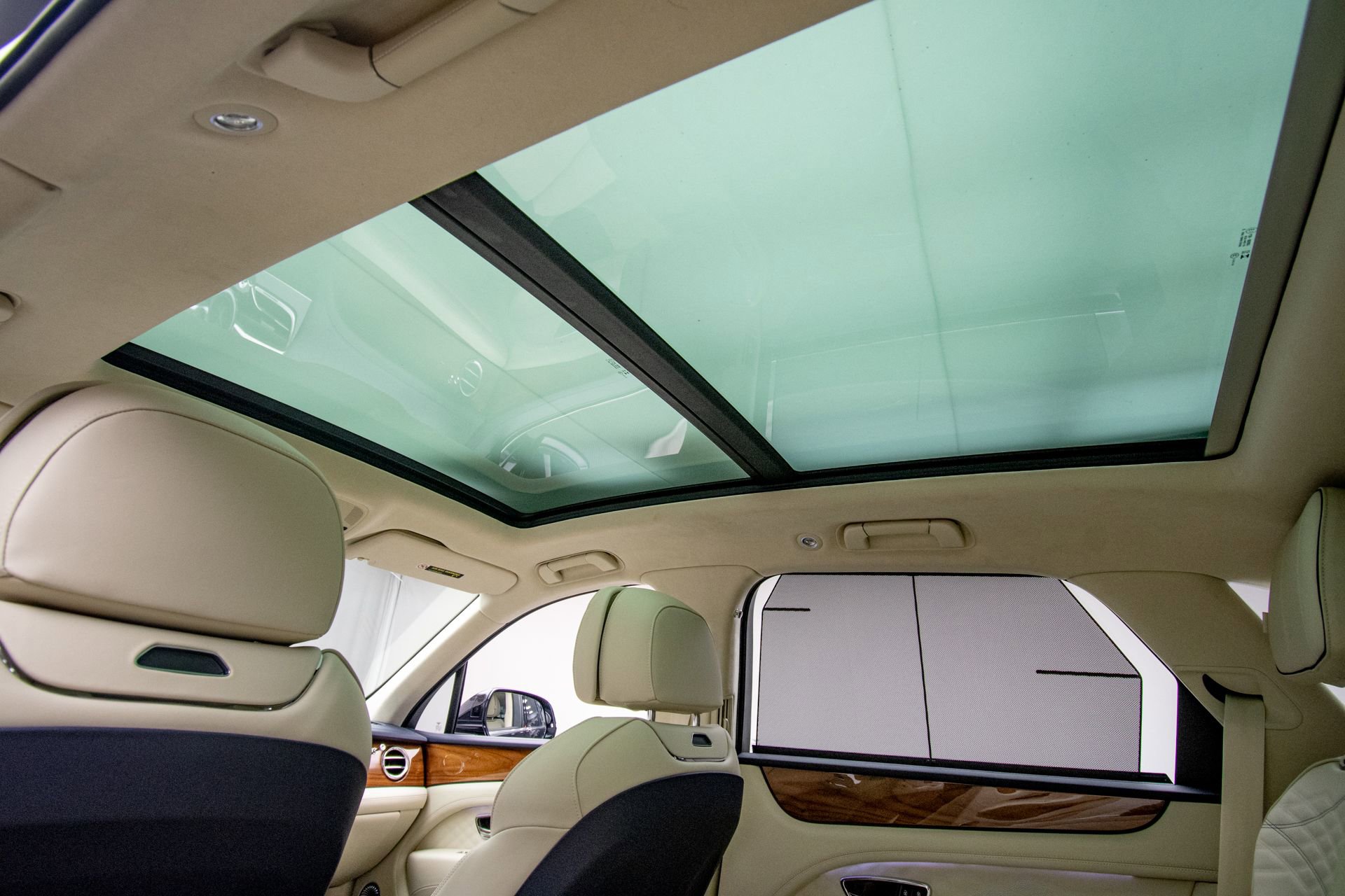 New 2025 Bentley Bentayga image 24