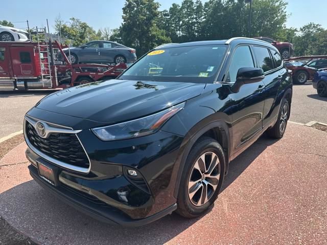 Used 2022 Toyota Highlander XLE image 1