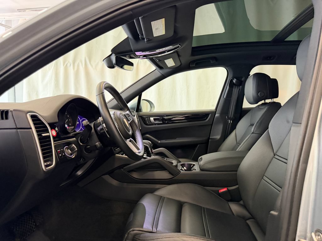 Certified 2023 Porsche Cayenne AWD/4WD image 5
