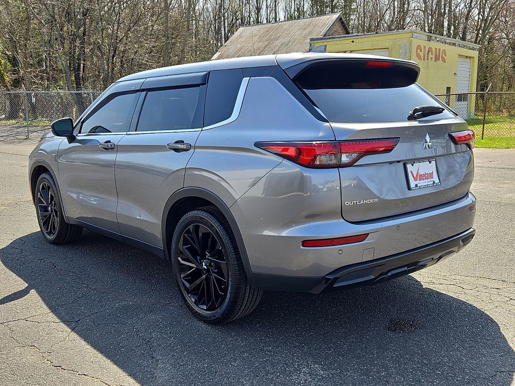 Used 2022 Mitsubishi Outlander SEL Black Edition image 4