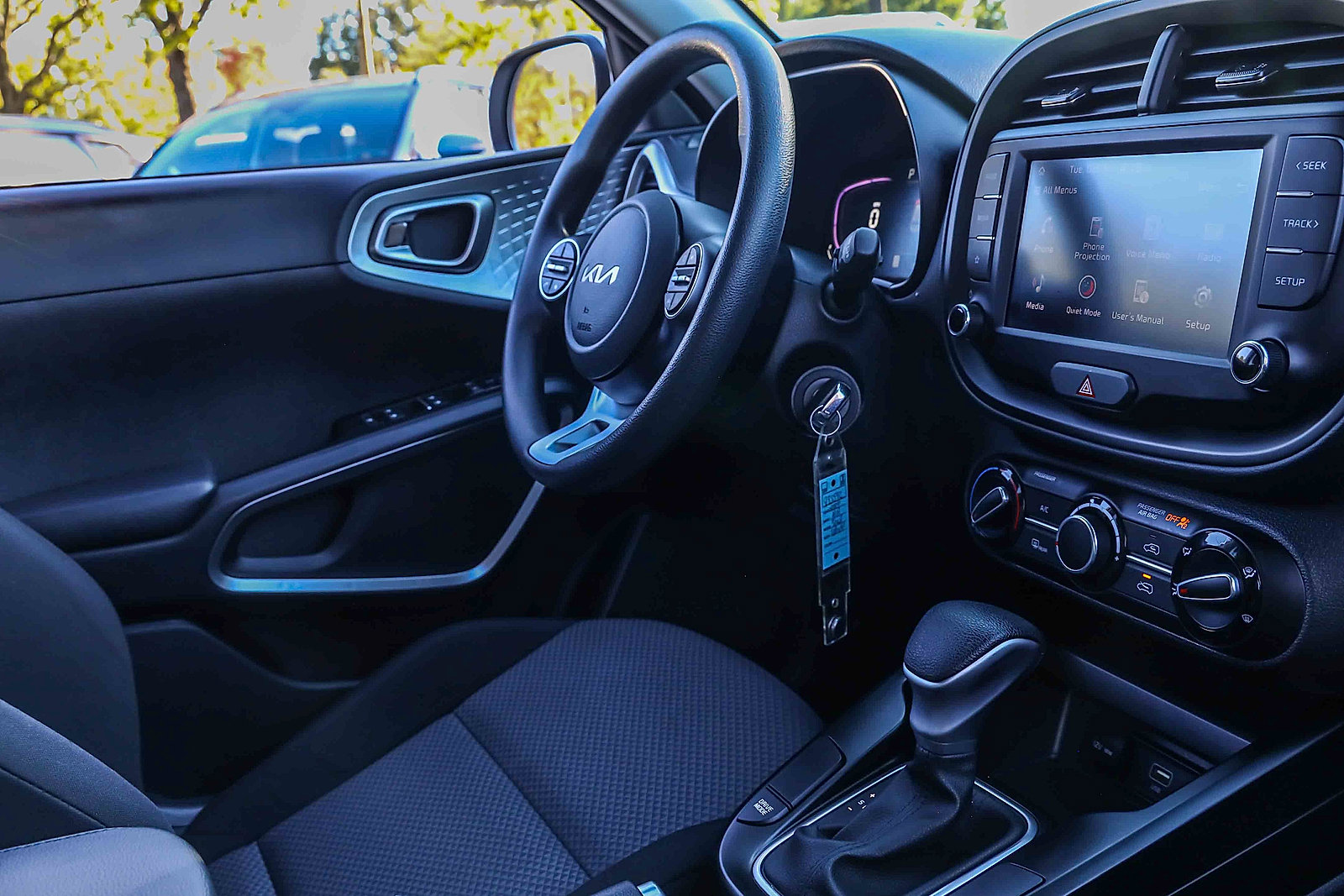 Certified 2025 Kia Soul LX w/ LX Technology Package FWD image 25
