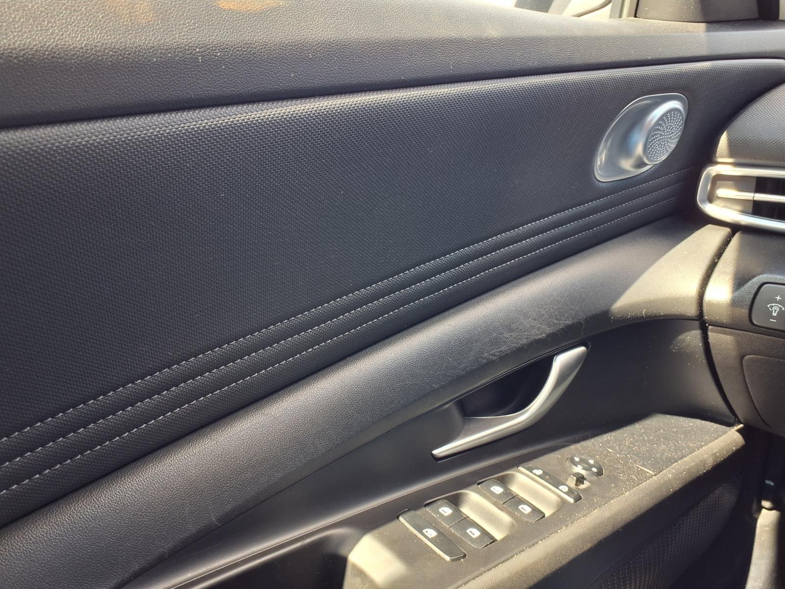Used 2025 Hyundai Elantra Limited FWD image 21