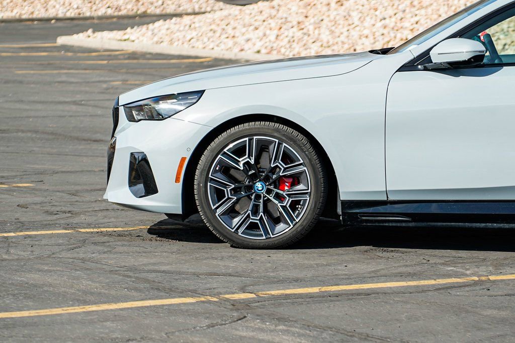Used 2025 BMW i5 xDrive40 w/ M Sport Package image 8