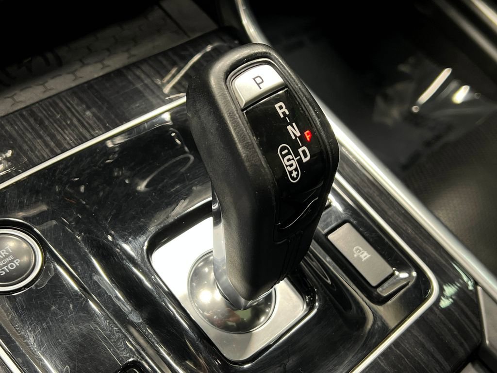 Used 2020 Jaguar XE S RWD image 29