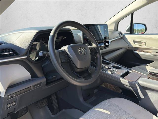 Certified 2022 Toyota Sienna LE FWD image 9
