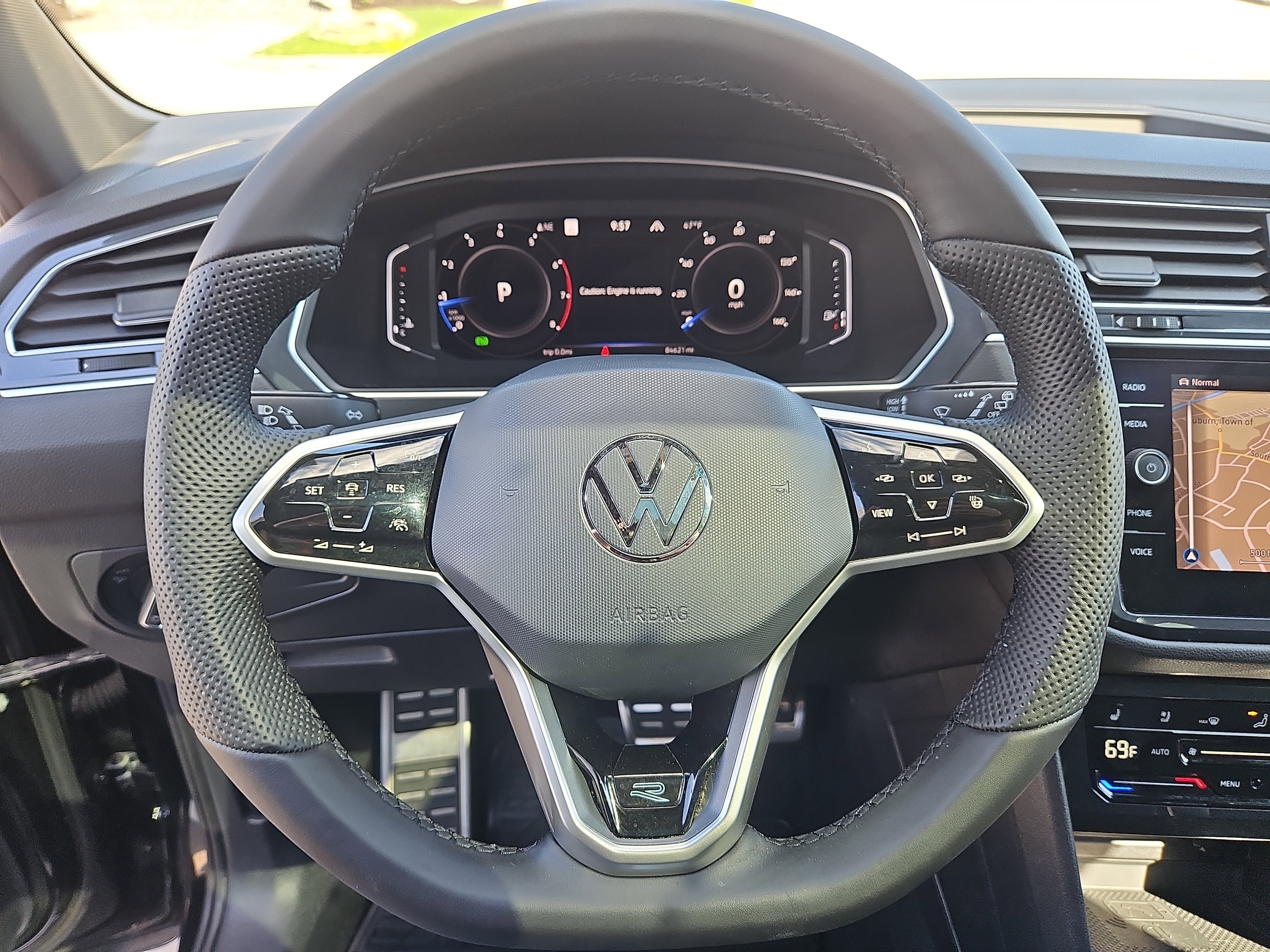 Used 2022 Volkswagen Tiguan SEL R-Line image 25