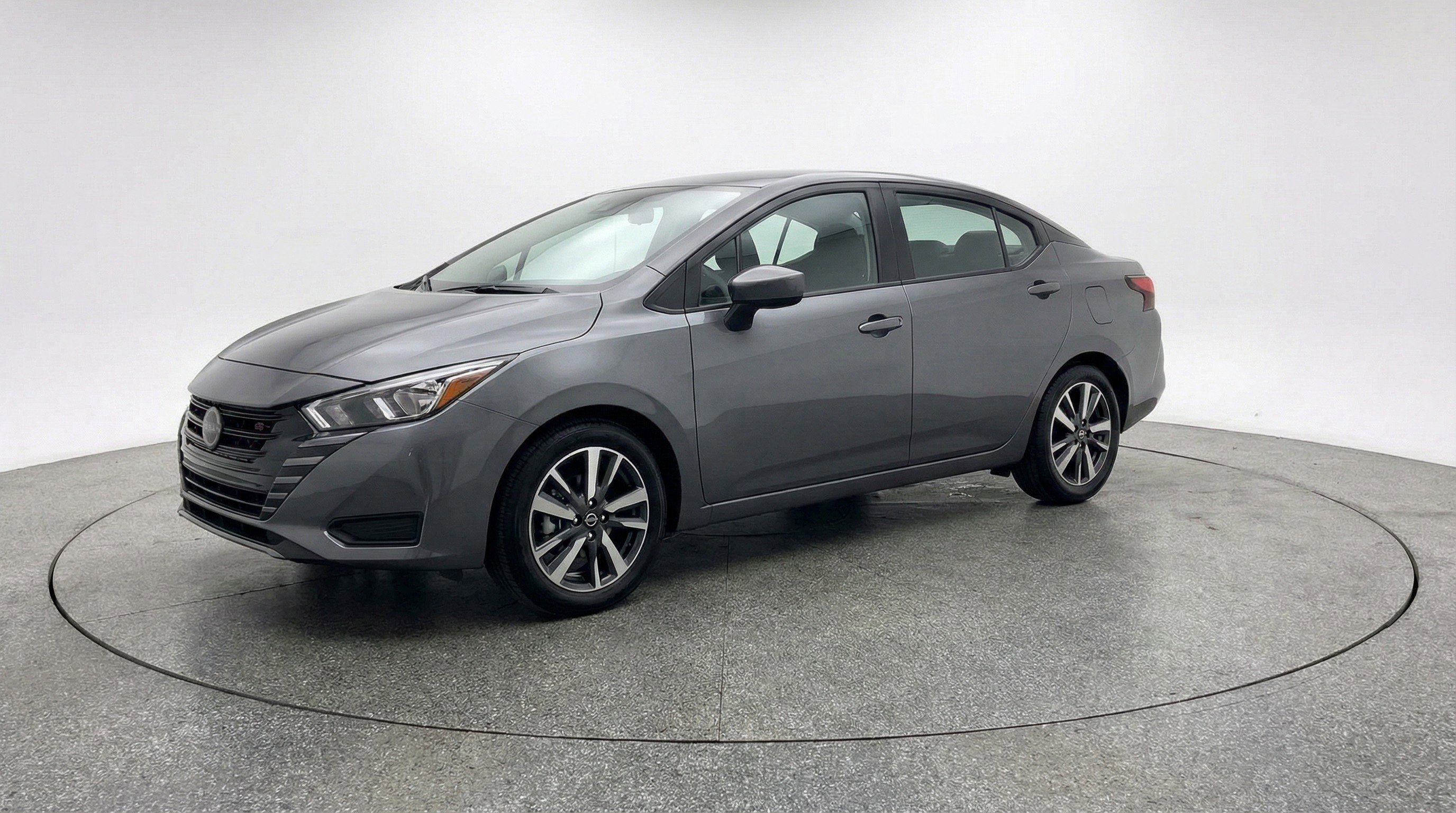 Used 2025 Nissan Versa SV image 3