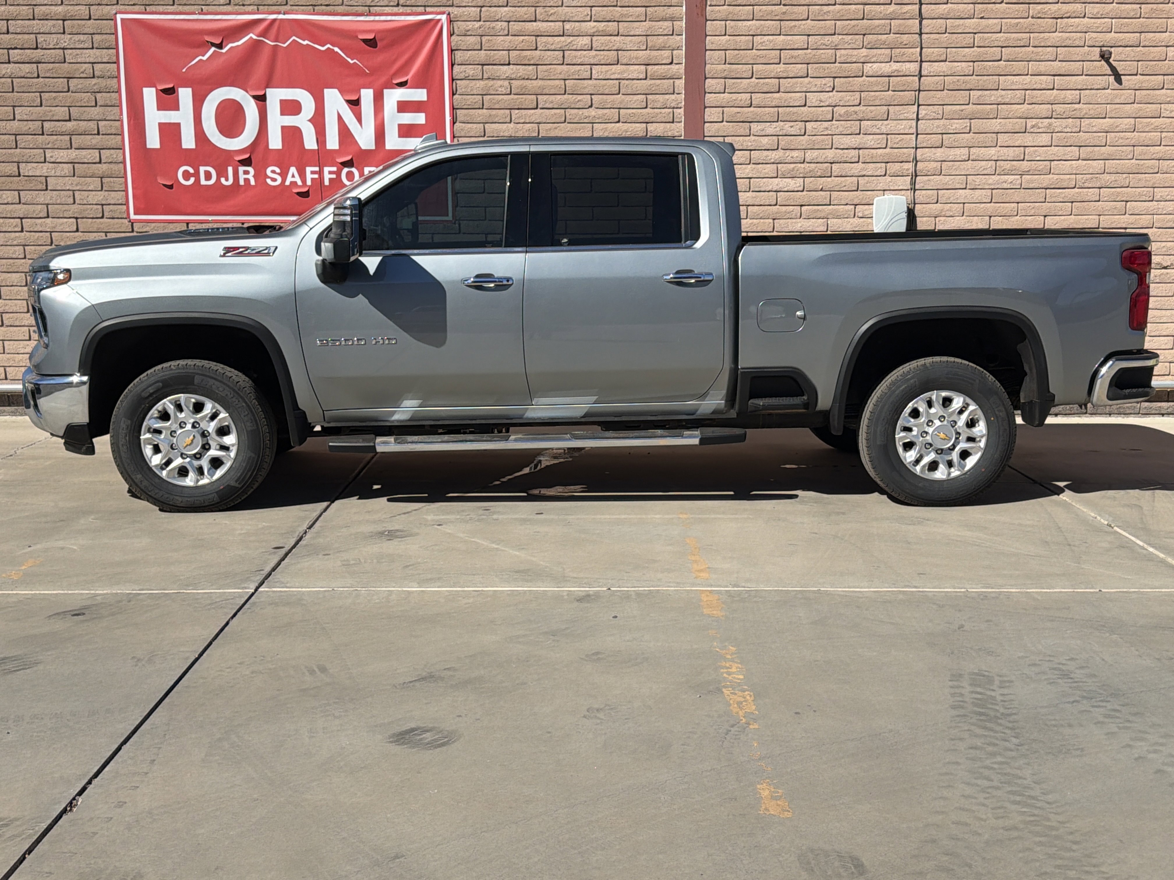 Used 2024 Chevrolet Silverado 2500 LTZ w/ LTZ Plus Package image 2