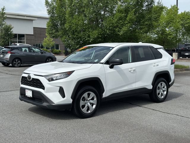 Used 2022 Toyota RAV4 LE FWD image 3