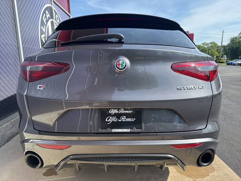 Used 2022 Alfa Romeo Stelvio Veloce AWD/4WD image 10