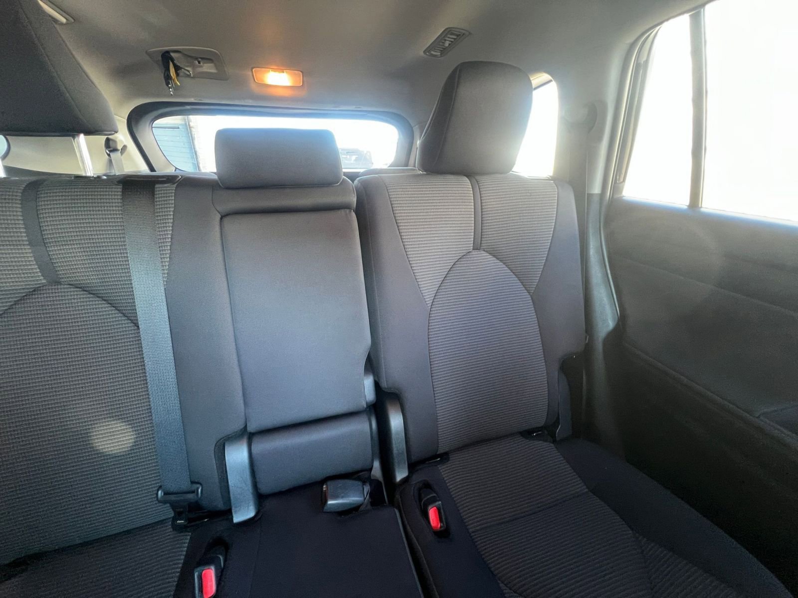 Used 2025 Toyota Highlander LE image 38